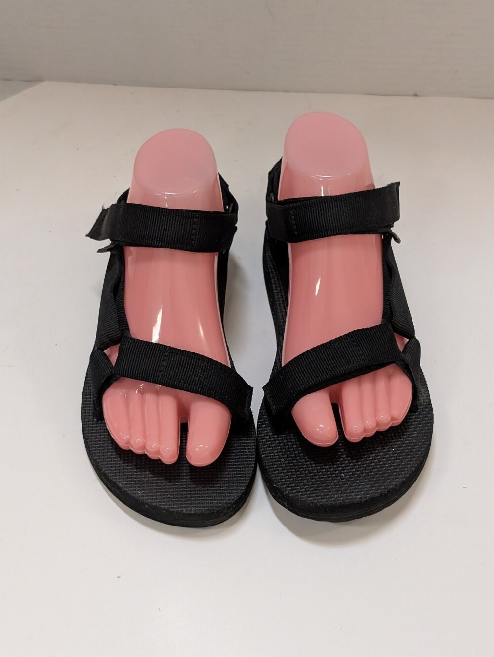 Teva Women's 7 Black Original Universal Adjustable Strap Sandals W4